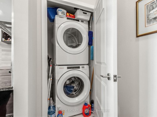 1205-100 Eagle Rock Way, Vaughan, ON - Indoor Photo Showing Laundry Room