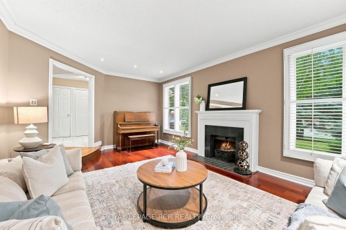 107 Windham Trail, Aurora, ON - Indoor Photo Showing Living Room With Fireplace