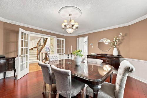 107 Windham Trail, Aurora, ON - Indoor Photo Showing Dining Room