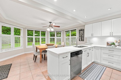 107 Windham Trail, Aurora, ON - Indoor Photo Showing Kitchen With Double Sink