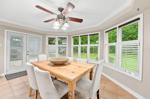 107 Windham Trail, Aurora, ON - Indoor Photo Showing Dining Room