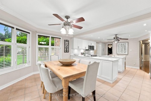 107 Windham Trail, Aurora, ON - Indoor Photo Showing Dining Room