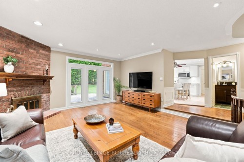 107 Windham Trail, Aurora, ON - Indoor Photo Showing Living Room With Fireplace