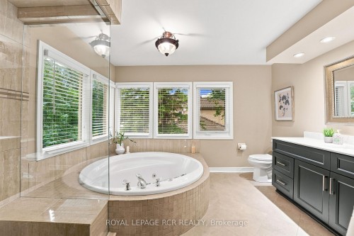 107 Windham Trail, Aurora, ON - Indoor Photo Showing Bathroom