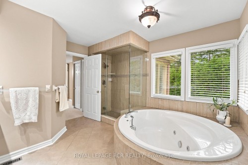 107 Windham Trail, Aurora, ON - Indoor Photo Showing Bathroom