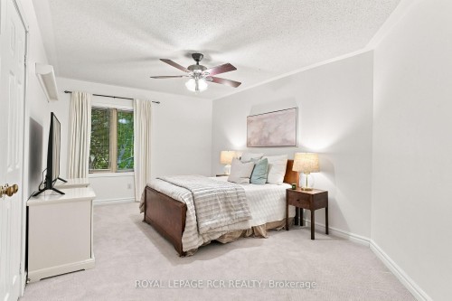107 Windham Trail, Aurora, ON - Indoor Photo Showing Bedroom
