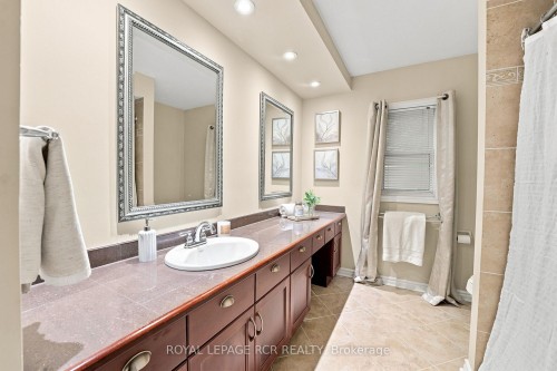 107 Windham Trail, Aurora, ON - Indoor Photo Showing Bathroom