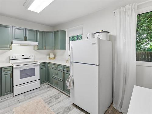 107 Berkshire Bay, Winnipeg, MB - Indoor Photo Showing Kitchen