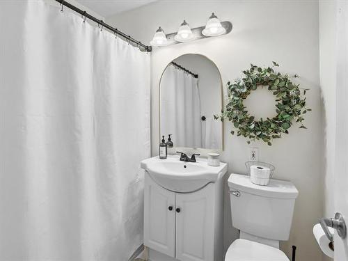 107 Berkshire Bay, Winnipeg, MB - Indoor Photo Showing Bathroom