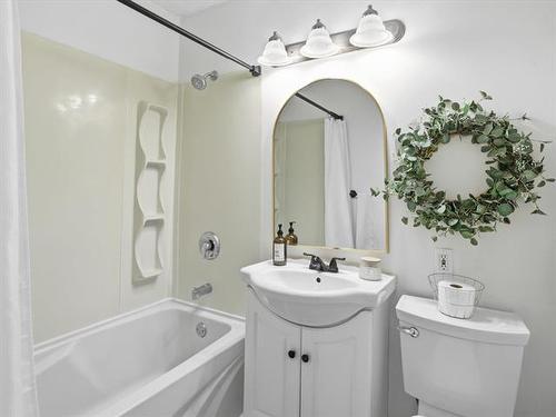 107 Berkshire Bay, Winnipeg, MB - Indoor Photo Showing Bathroom