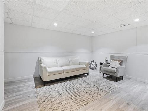107 Berkshire Bay, Winnipeg, MB - Indoor