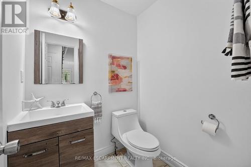 2450 Overton Drive, Burlington, ON - Indoor Photo Showing Bathroom