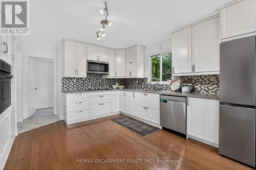 2450 Overton Drive, Burlington, ON - Indoor Photo Showing Kitchen With Upgraded Kitchen