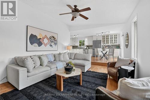 2450 Overton Drive, Burlington, ON - Indoor Photo Showing Living Room
