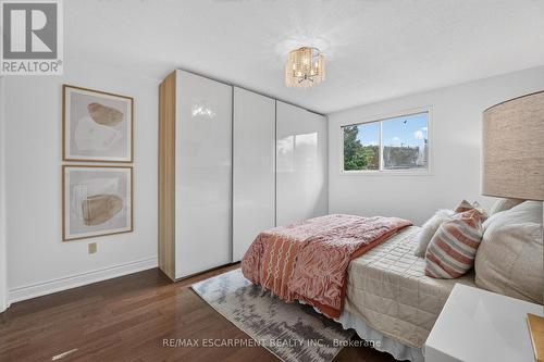 2450 Overton Drive, Burlington, ON - Indoor Photo Showing Bedroom