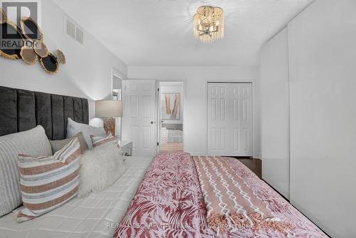 2450 Overton Drive, Burlington, ON - Indoor Photo Showing Bedroom