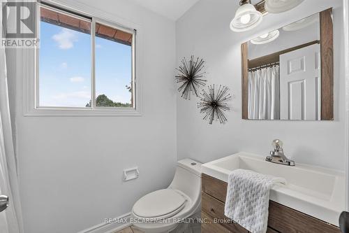 2450 Overton Drive, Burlington, ON - Indoor Photo Showing Bathroom