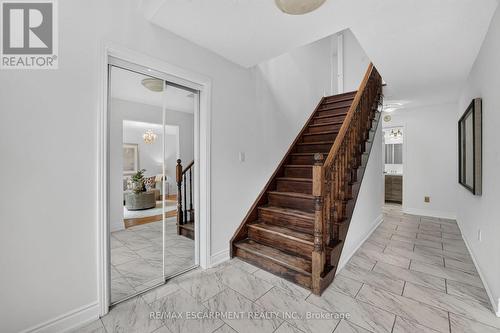 2450 Overton Drive, Burlington, ON - Indoor Photo Showing Other Room
