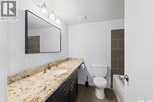 21 2620 5Th Avenue N, Regina, SK - Indoor Photo Showing Bathroom