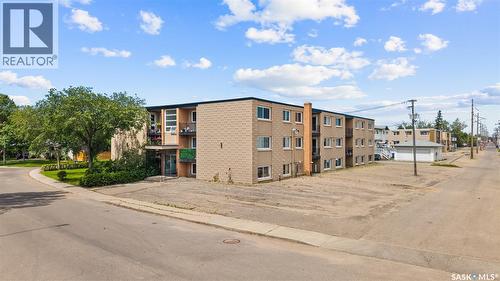 21 2620 5Th Avenue N, Regina, SK - Outdoor With Balcony