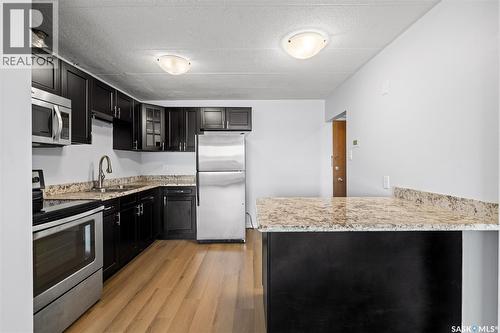 21 2620 5Th Avenue N, Regina, SK - Indoor Photo Showing Kitchen With Upgraded Kitchen