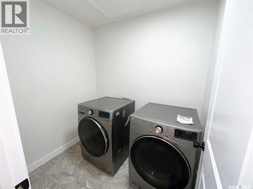 222 Nightingale Road, Saskatoon, SK - Indoor Photo Showing Laundry Room