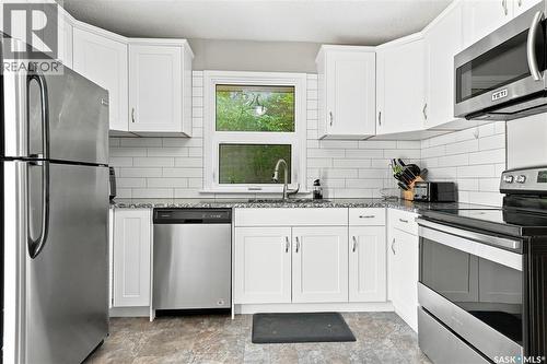 1116 Ewart Avenue, Saskatoon, SK - Indoor Photo Showing Kitchen