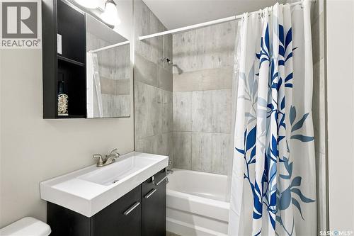 1116 Ewart Avenue, Saskatoon, SK - Indoor Photo Showing Bathroom
