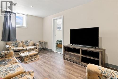 1116 Ewart Avenue, Saskatoon, SK - Indoor Photo Showing Living Room