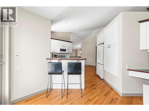 2068 Hunter Crescent, Armstrong, BC - Indoor Photo Showing Kitchen