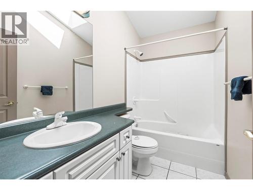 2068 Hunter Crescent, Armstrong, BC - Indoor Photo Showing Bathroom