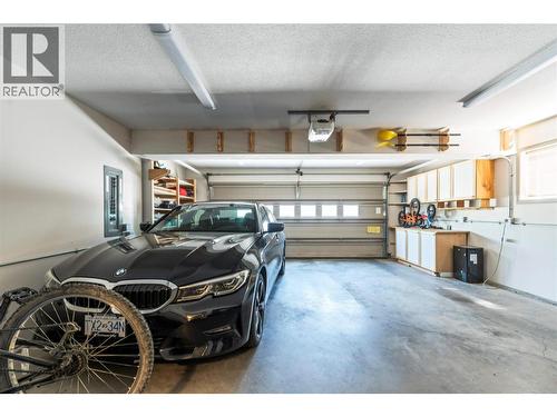 2068 Hunter Crescent, Armstrong, BC - Indoor Photo Showing Garage