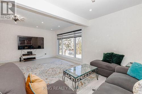 40 Granton Street, Hamilton, ON - Indoor Photo Showing Living Room