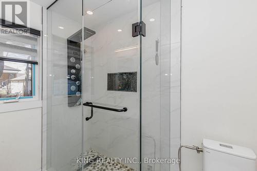 40 Granton Street, Hamilton, ON - Indoor Photo Showing Bathroom