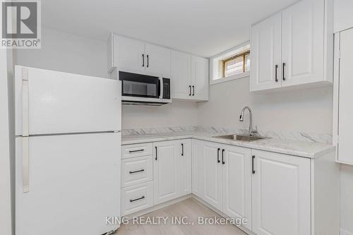 40 Granton Street, Hamilton, ON - Indoor Photo Showing Kitchen