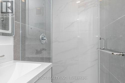 40 Granton Street, Hamilton, ON - Indoor Photo Showing Bathroom