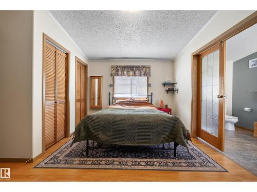 547 Evergreen Park Nw, Edmonton, AB - Indoor Photo Showing Bedroom