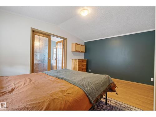 547 Evergreen Park Nw, Edmonton, AB - Indoor Photo Showing Bedroom