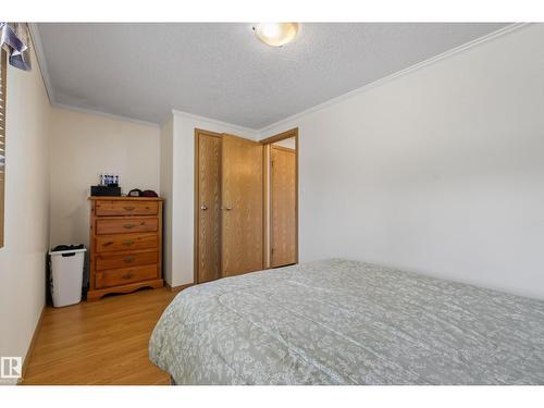 547 Evergreen Park Nw, Edmonton, AB - Indoor Photo Showing Bedroom
