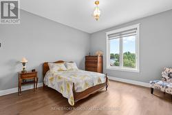 Primary Bedroom - 