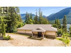 5648 Longbeach Road Nelson, BC V1L 6N9