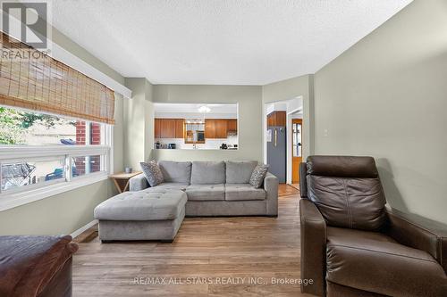 68 Patterson Crescent, Ajax, ON - Indoor Photo Showing Living Room