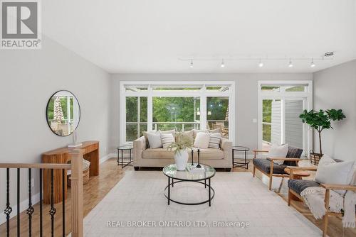 126 Second Avenue, Uxbridge, ON - Indoor Photo Showing Living Room