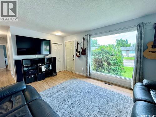 553 26Th Street E, Prince Albert, SK - Indoor Photo Showing Living Room