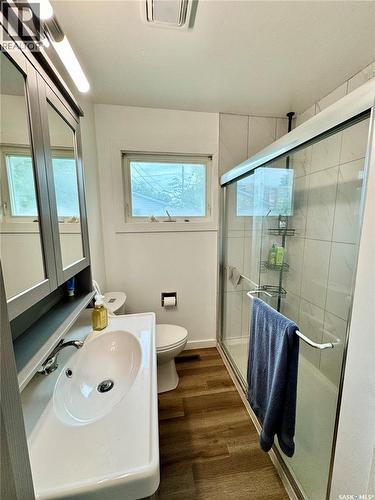 553 26Th Street E, Prince Albert, SK - Indoor Photo Showing Bathroom