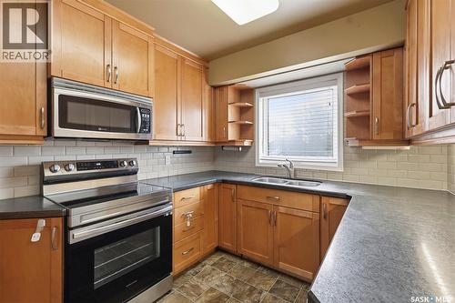 210 Laval Crescent, Saskatoon, SK - Indoor Photo Showing Kitchen With Double Sink