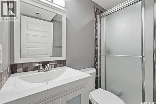 210 Laval Crescent, Saskatoon, SK - Indoor Photo Showing Bathroom