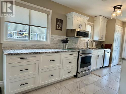 30 Colwill Dr, Elliot Lake, ON - Indoor Photo Showing Kitchen With Upgraded Kitchen