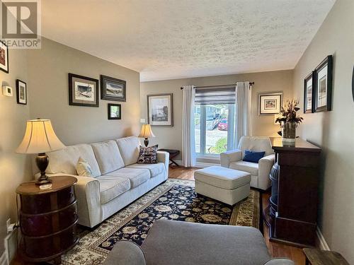 30 Colwill Dr, Elliot Lake, ON - Indoor Photo Showing Living Room