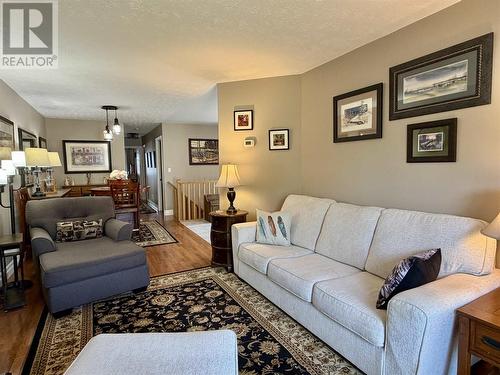 30 Colwill Dr, Elliot Lake, ON - Indoor Photo Showing Living Room